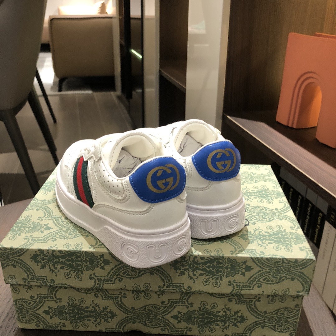 Children's shoes child